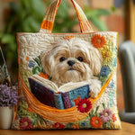 Kabelka se shih tzu, knihou a květinami
