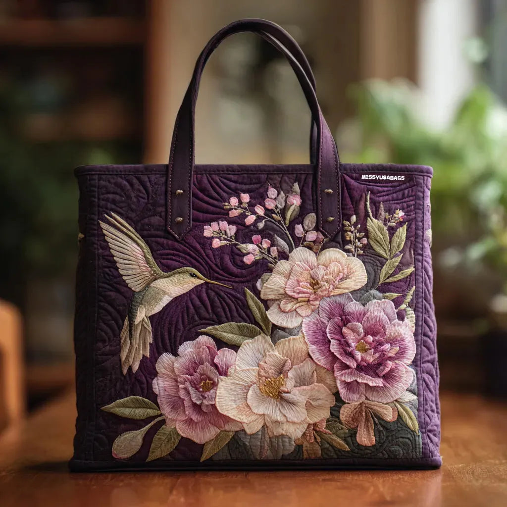 Fialová prošívaná nákupní taška s kolibříky a orchidejemi