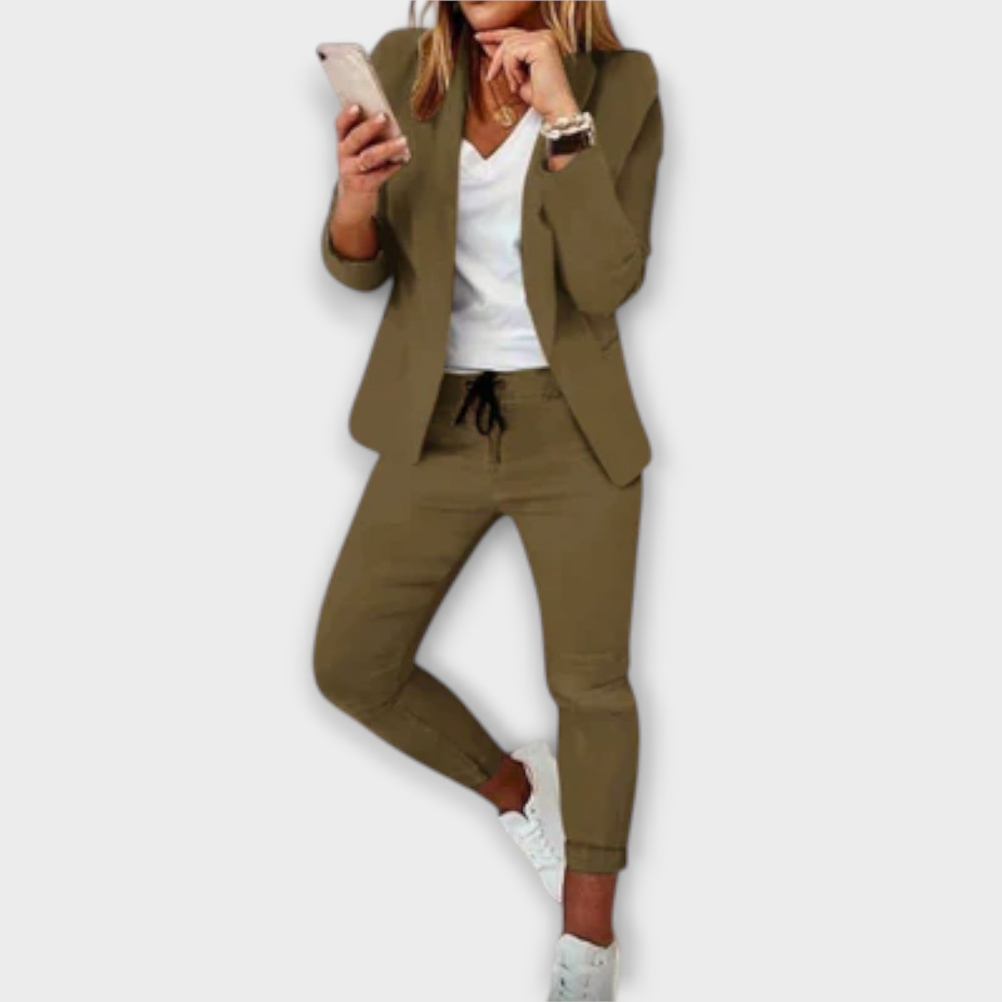 Monika | Elegantní a pohodlný kostým se sakem